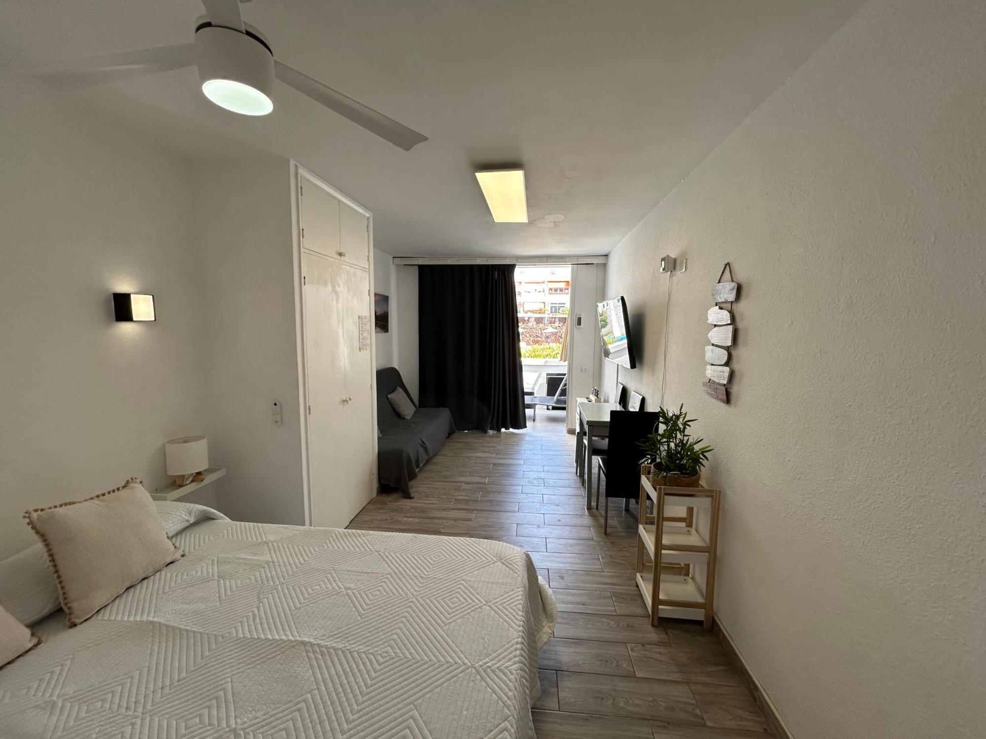 Sunny Apt With Terrace Coastal Area South Arona Arona  Εξωτερικό φωτογραφία