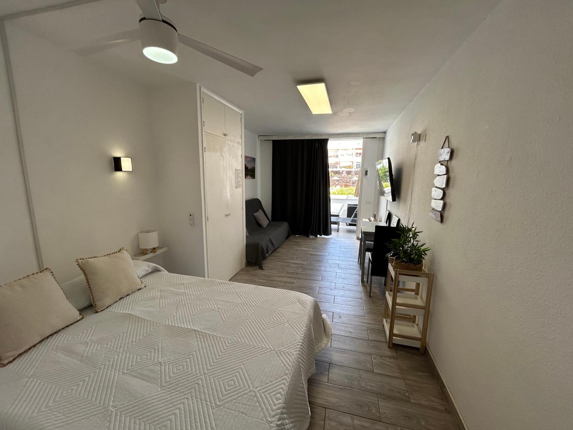 Sunny Apt With Terrace Coastal Area South Arona Arona  Εξωτερικό φωτογραφία
