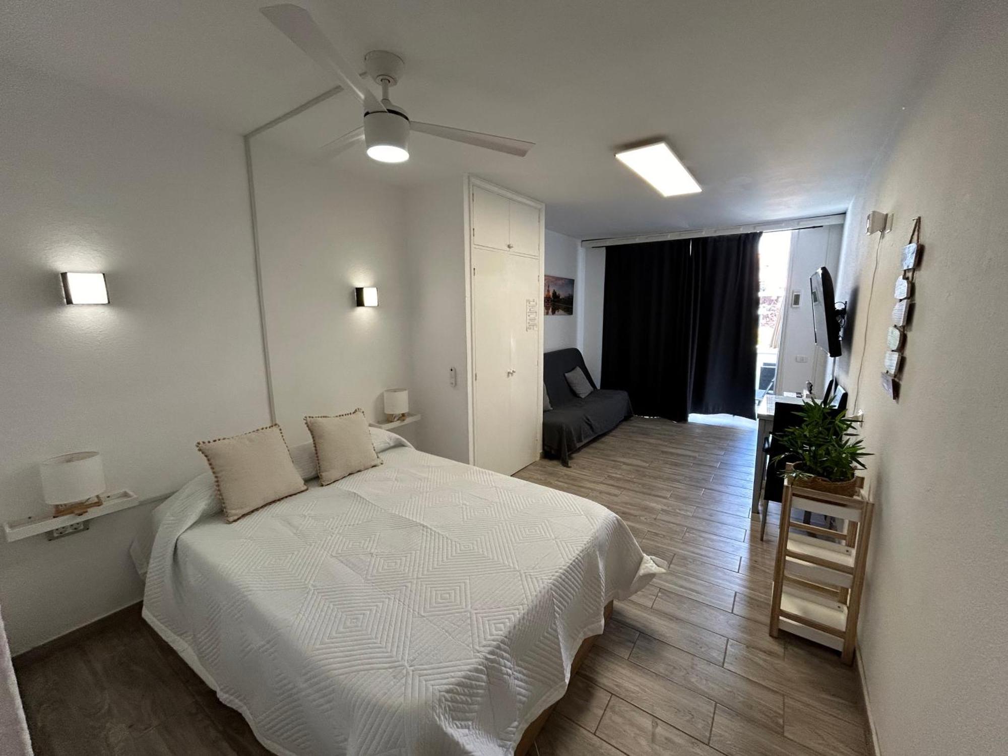 Sunny Apt With Terrace Coastal Area South Arona Arona  Εξωτερικό φωτογραφία